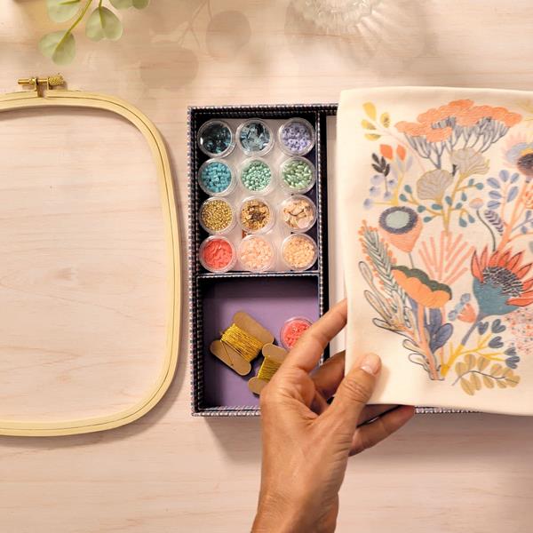 Atelier Grands Augustins, Workshop 58: Beading – Lagoon